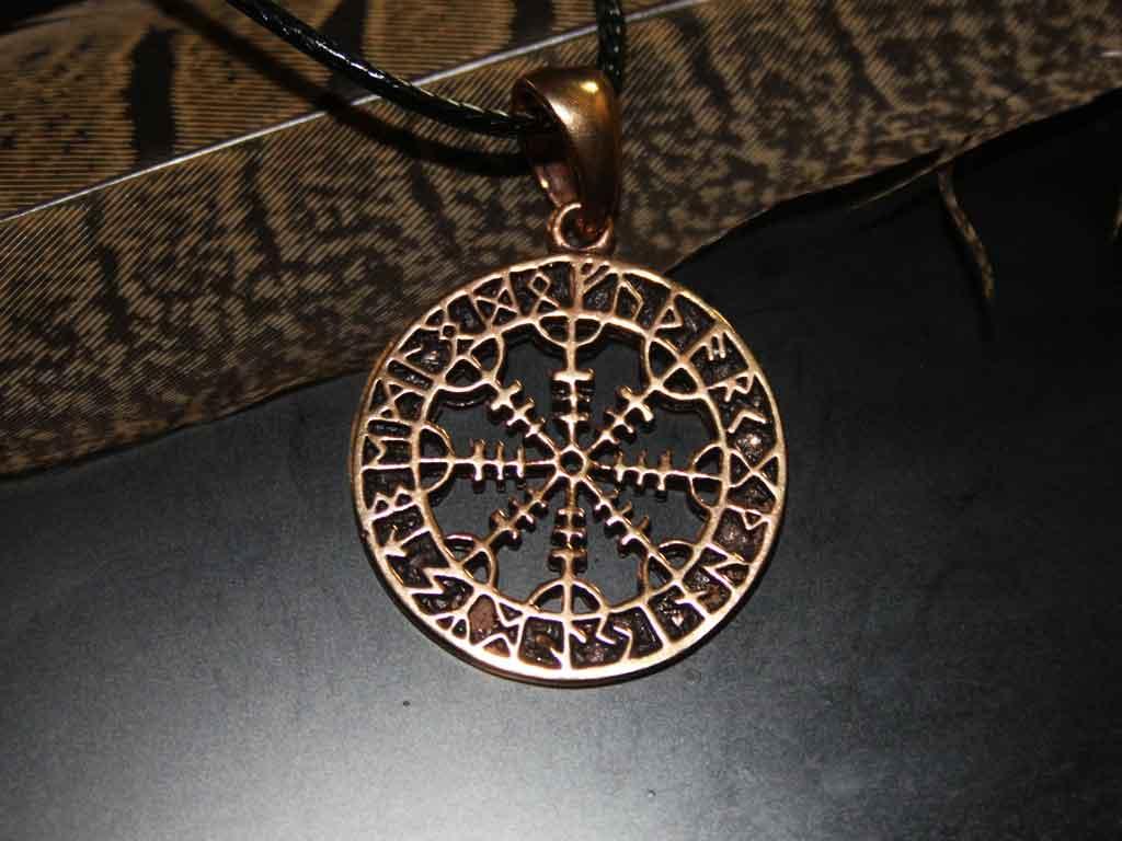 Aegishjalmur im Runenkreis